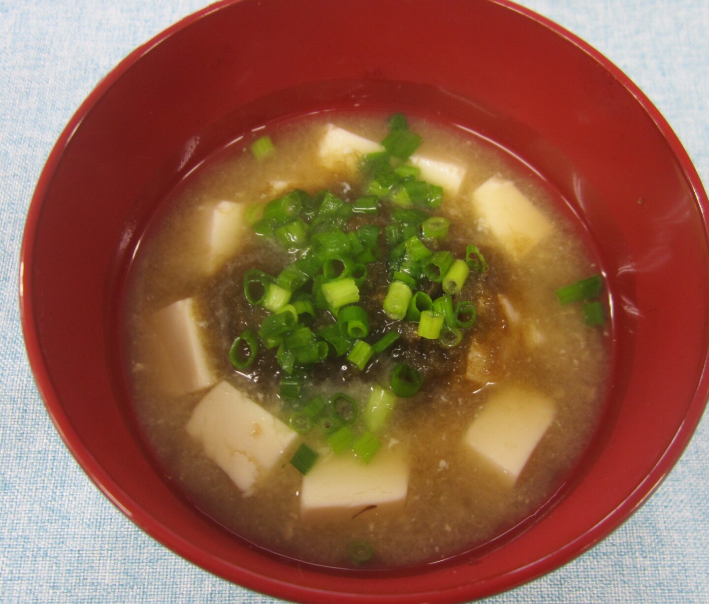 とろろ昆布と豆腐の味噌汁 公益社団法人 千葉県栄養士会